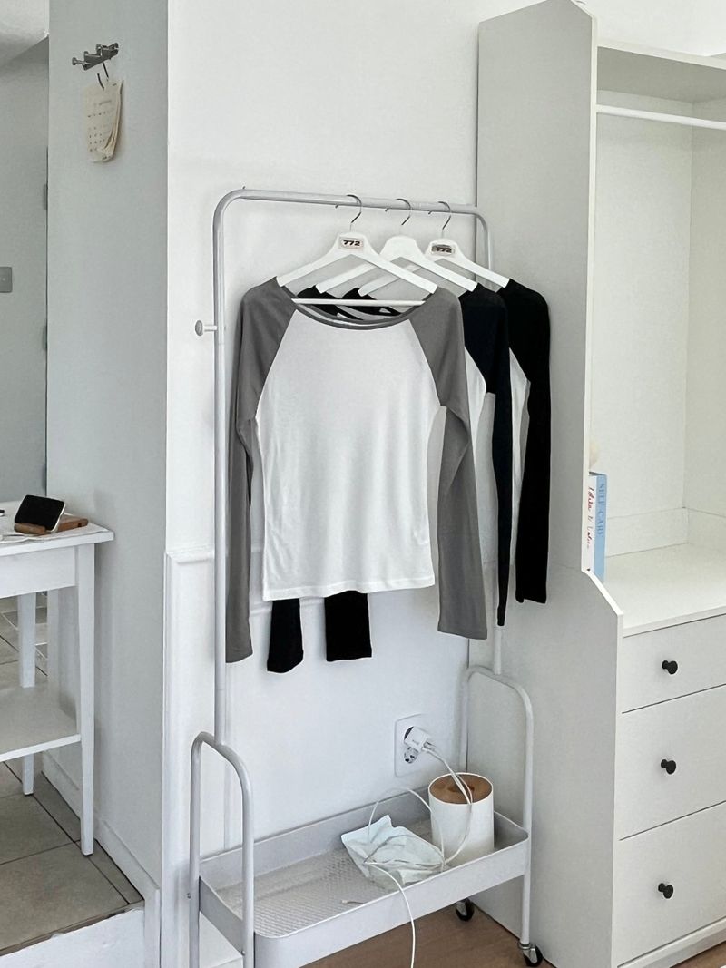 Raglan off-shoulder T-shirt (3 colors)