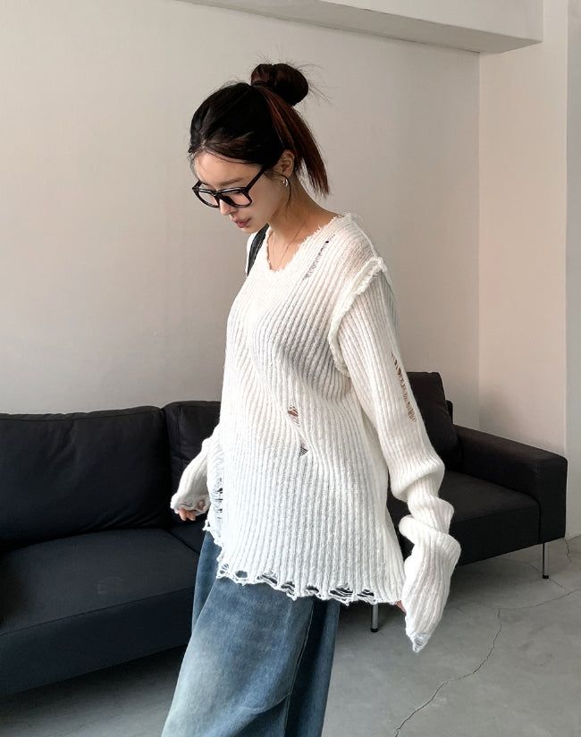 Reverse damage V-neck knitwear