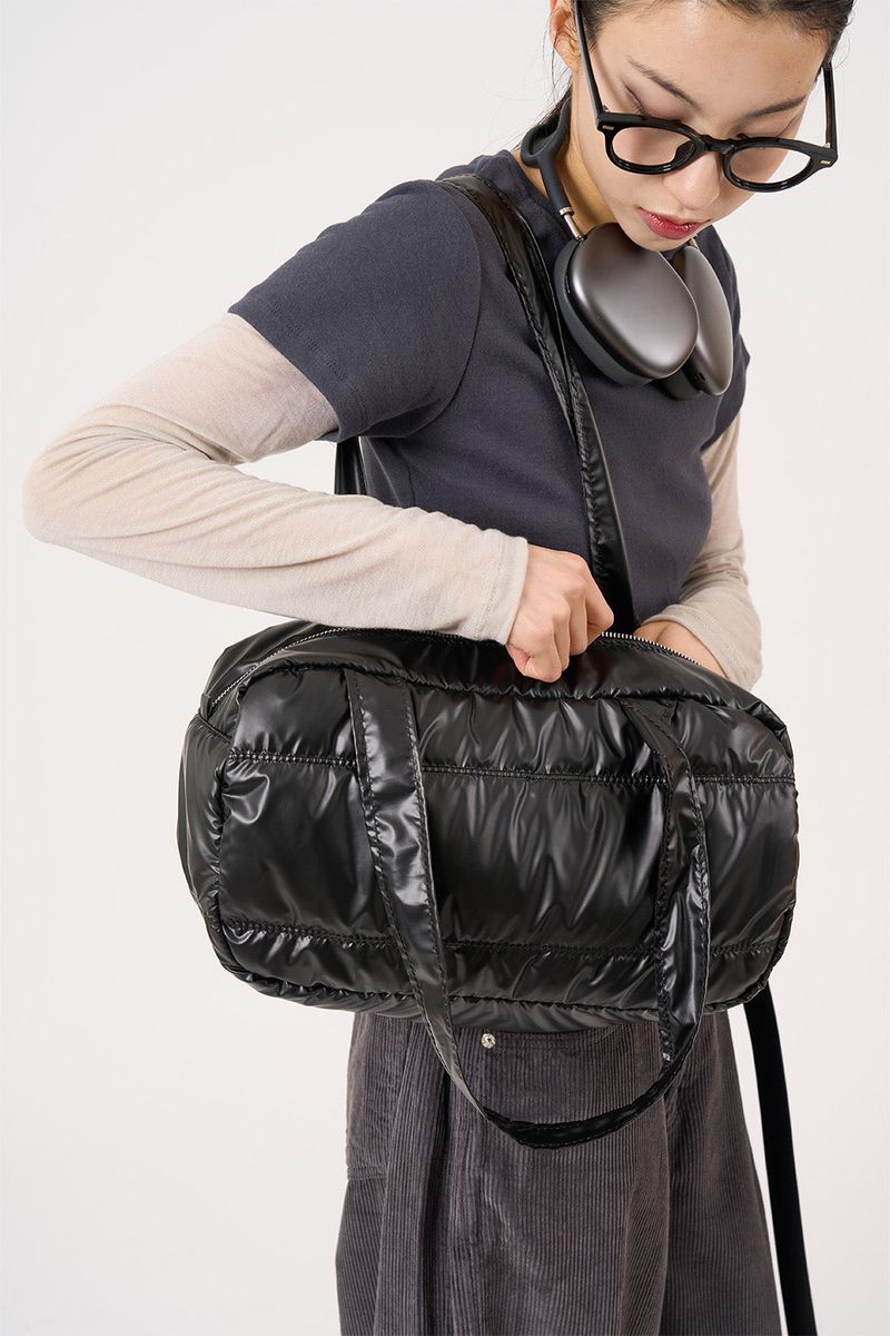 Raucohouse（ラウコハウス）の「Padded glossy leather shoulder bag（Bags）」
