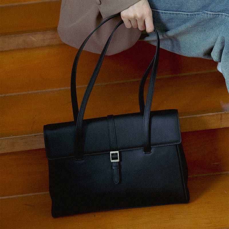 Lydia Buckle Bag Black