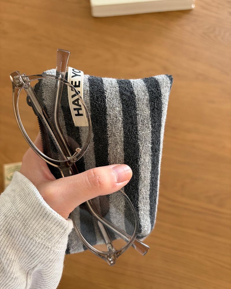 HAVE YOU EVER（ハヴユーエバー）の「Two-tone terry flat pouch - gray , S size（Accessories）」