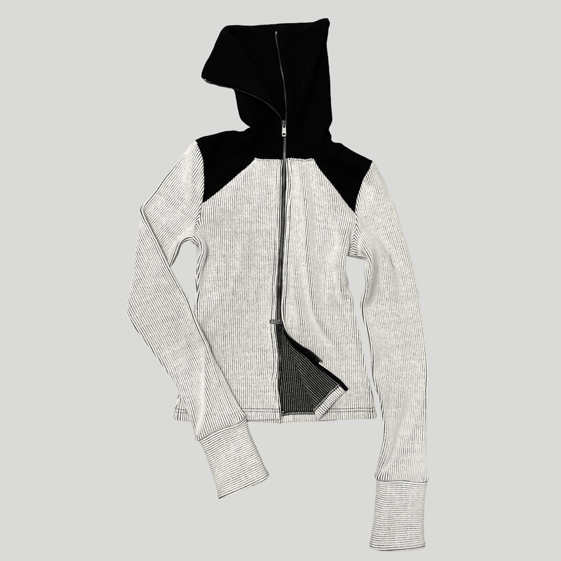 Still Lethardy（スティル レサーディ）の「HIGH-NECK ZIP-UP: OFF-WHITE（Tops）」