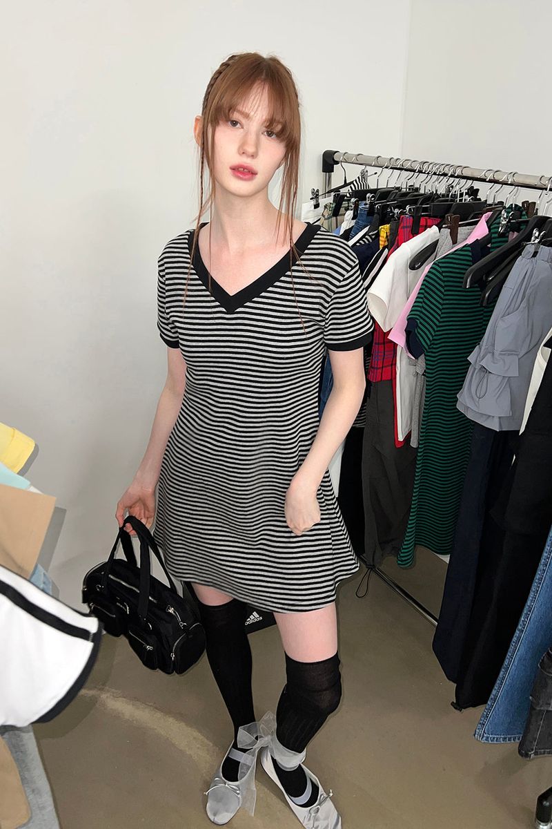 V NECK STRIPE OPS (GRAY)