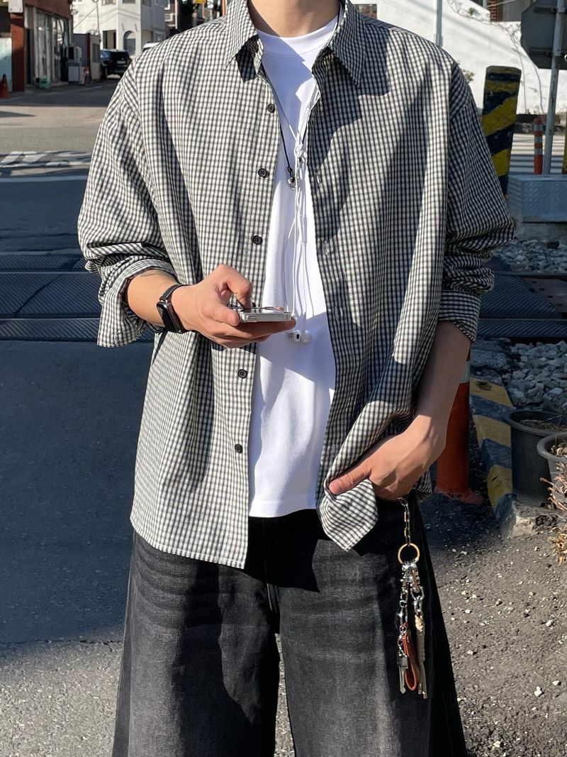 ESOO（イス）の「Mini Check Oversized Shirt (S, M, L / 3colors)（Tops）」