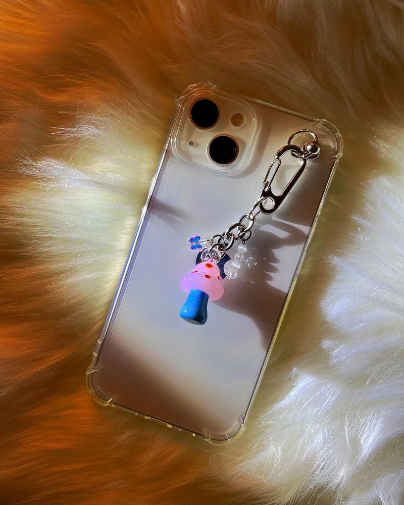 Trippy mushroom keychain