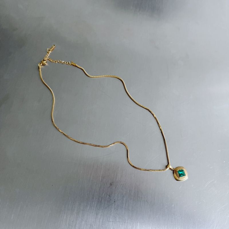 Green Stone Snake Chain Necklace