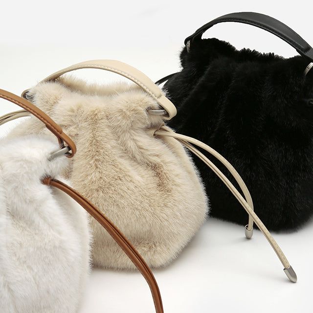 Sne Fur String bag