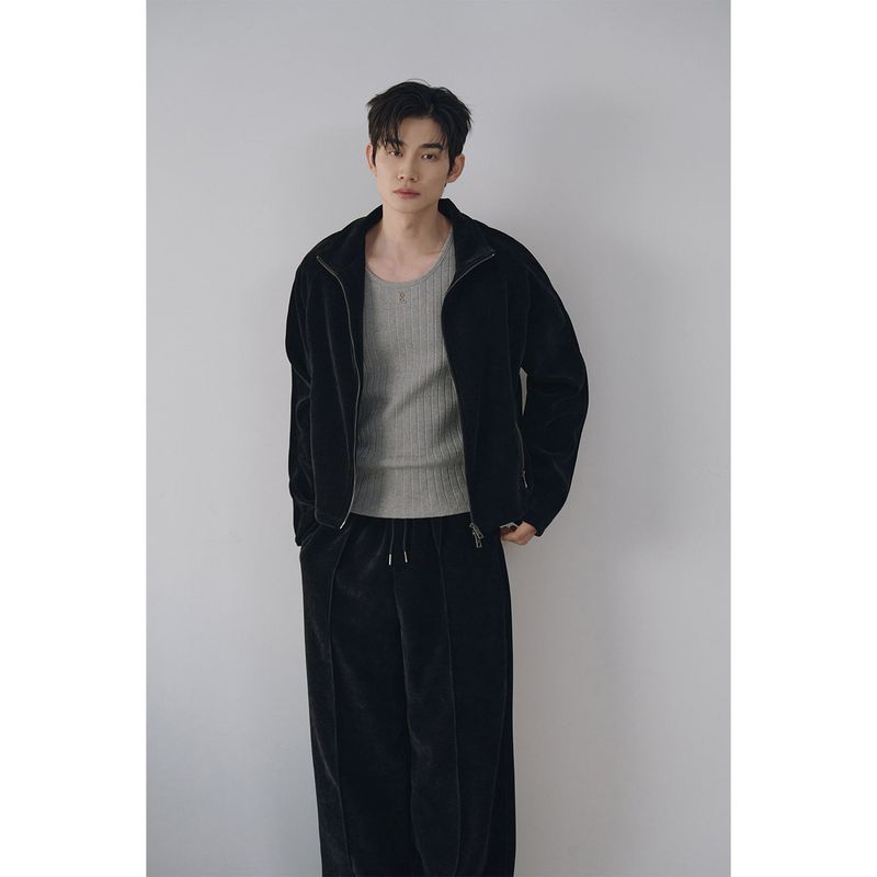 Velvet corduroy curved crop zip up(Black)