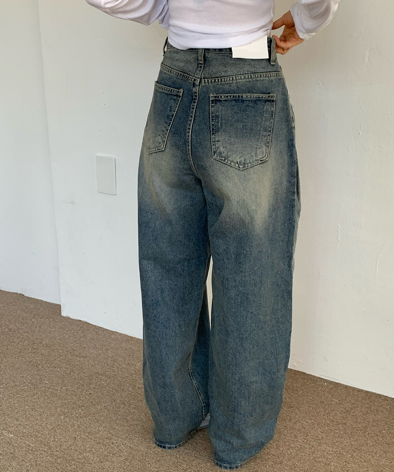 one-pintuck hip pants