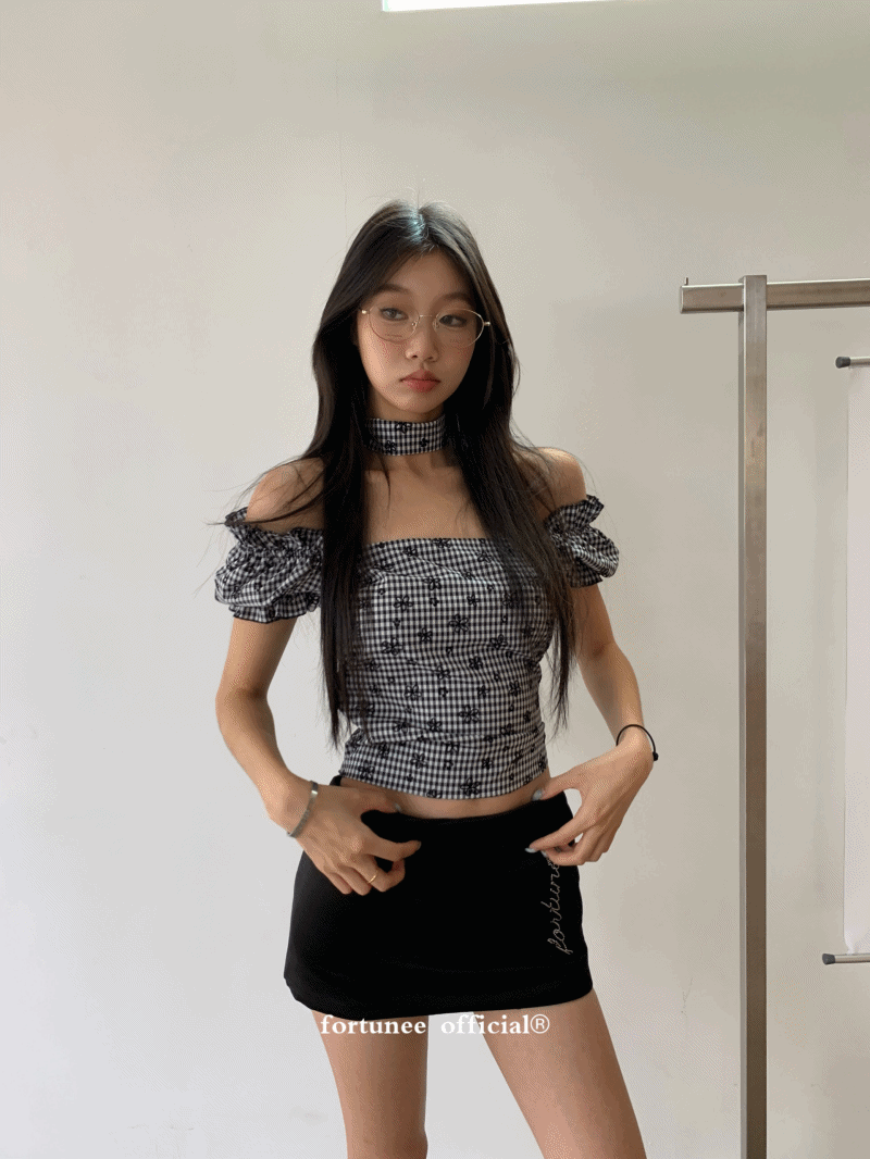 dereborujo（ドレボルゾー）の「Check puff scarf off-shoulder blouse（Tops）」