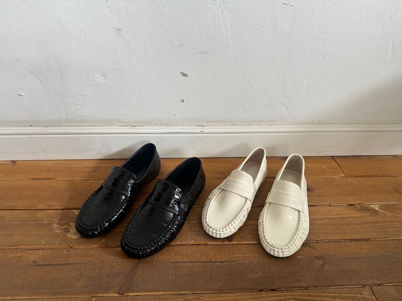 ERR（イアルアル）の「soft crease loafer（Shoes）」