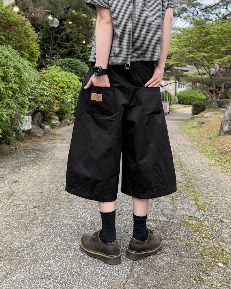 JIIGEUM（ジグム）の「バーノンパッチストラップバミューダパンツ（パンツ）」