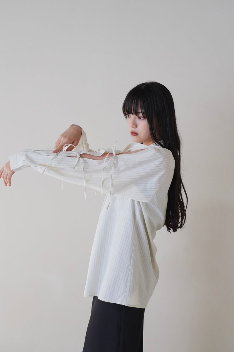 Uenui（ウニュイ）の「arm ribbon stripe shirt（Tops）」