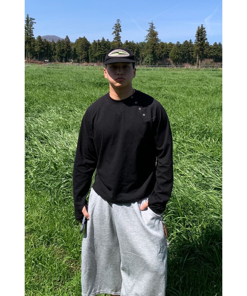 sobaq（ソバック）の「Diagonal Snap Raglan Crop Long Sleeve Tee（Tops）」