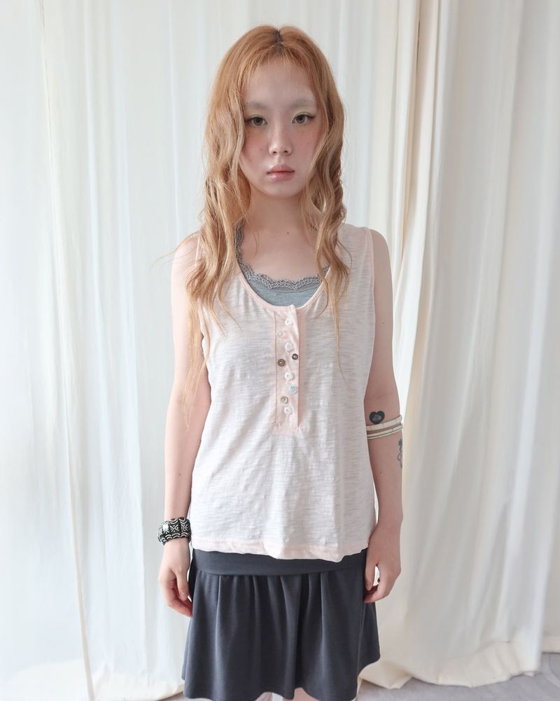 NUPHLO(ニューフロー)の「MORE BUTTON SLUB CAMI(Tops)」