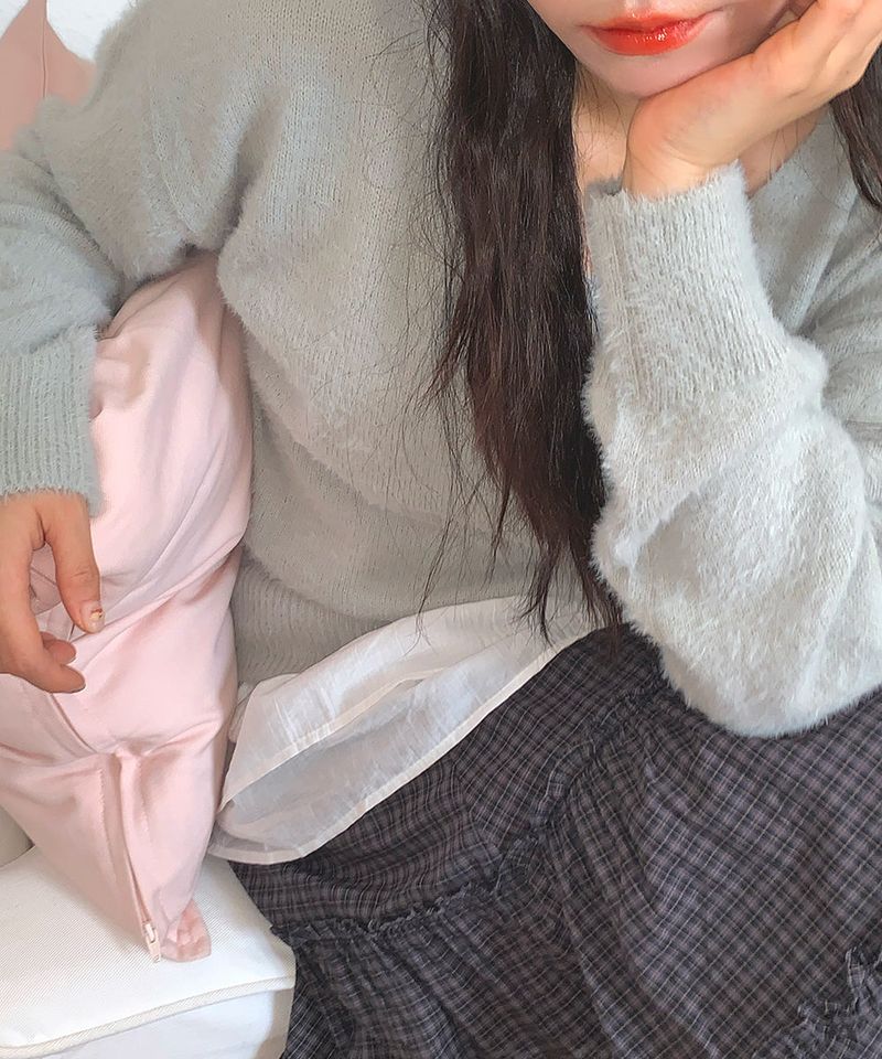 Soft Angora V-neck knitwear