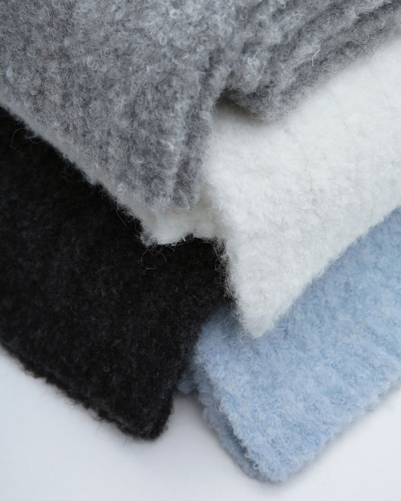 Taha wool boucle muffler