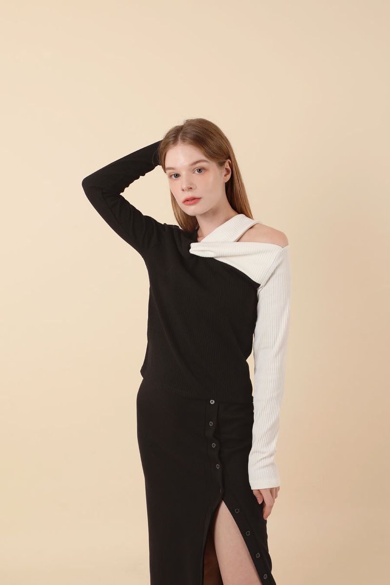 Twist Off Shoulder T-shirt Black