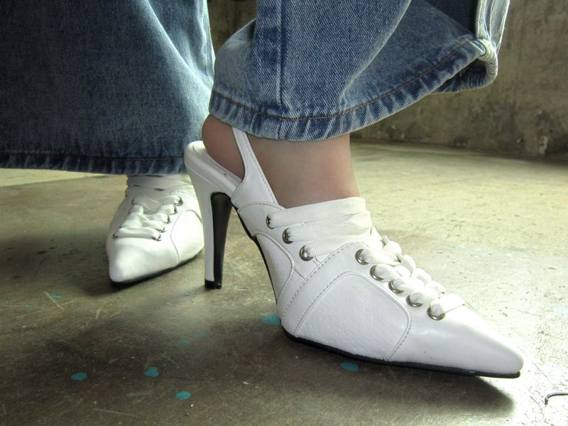 Sneakers point heels