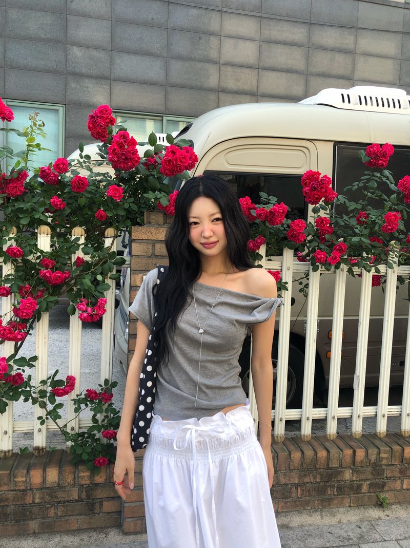 Noir One-Shoulder T