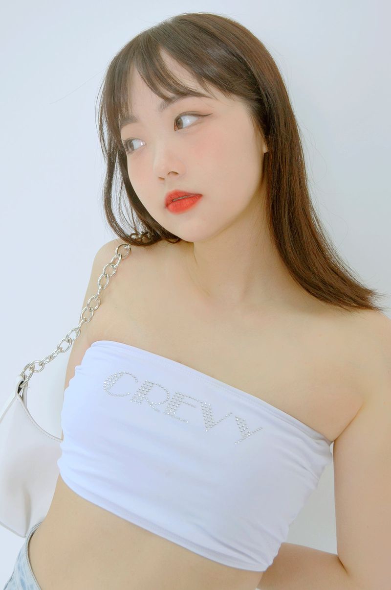 CREVY（クレビー）の「cubic lettering logo tube bra top (white)（Tops）」