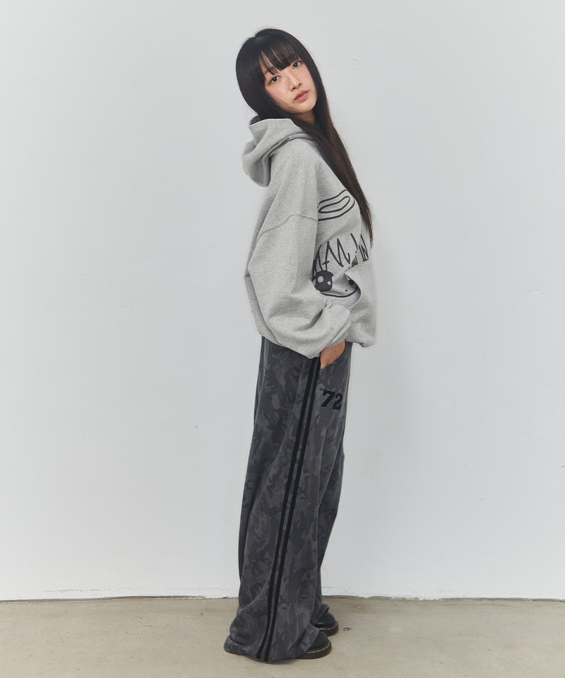 ITZAVIBE（イッザバイブ）の「カモ72トラックパンツ - CHARCOAL（パンツ）」