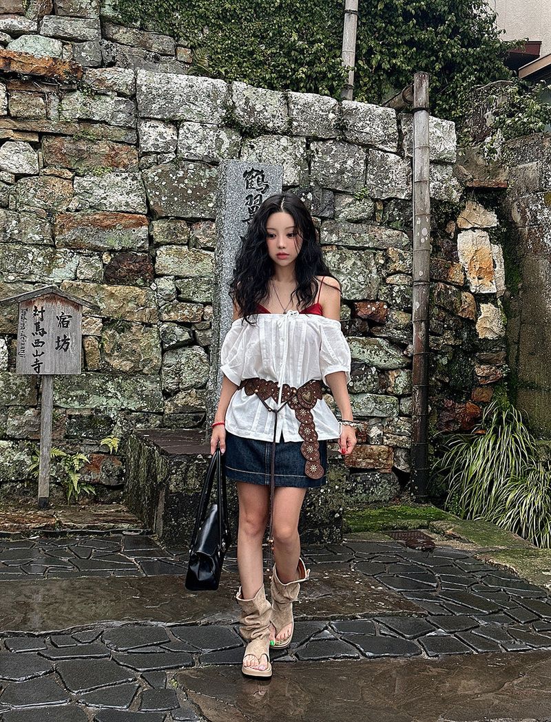 Haku Off-Shoulder Short-Sleeved Blouse