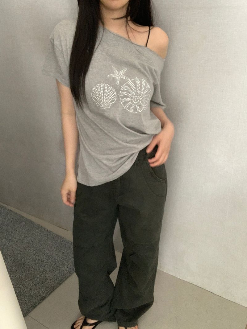 ROIA(ロイア)の「Fabian Beads Off-Shoulder T-Shirt(Tops)」