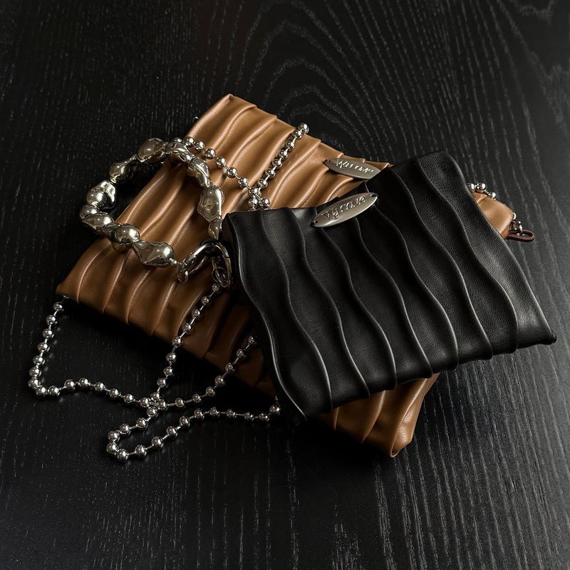 Pado Pebble Wallet (Black, Brown) 