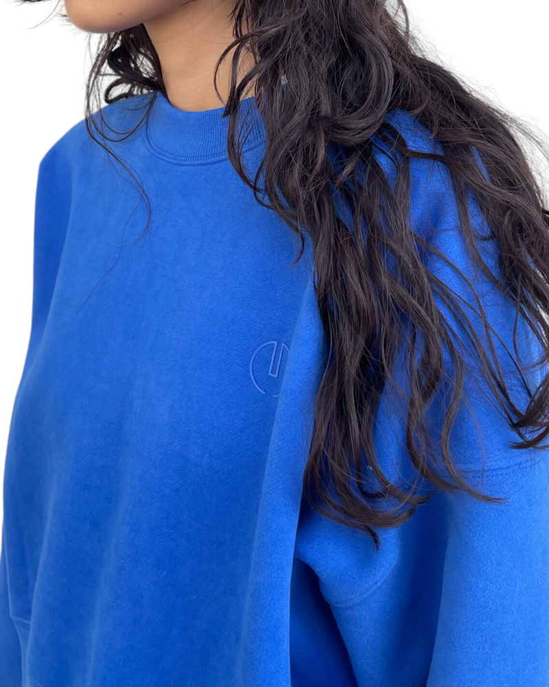 エンボスクロップドスウェット / Emboss Cropped Sweat-BLUE