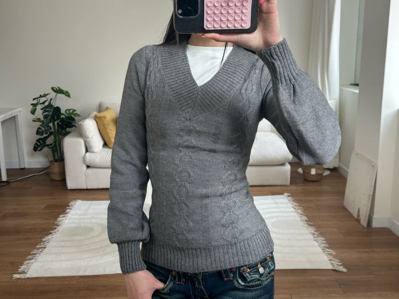 cable v neck knit