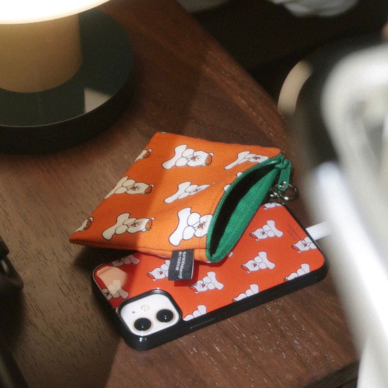 TUTEOGI（トゥトギ）の「Carrot Lover pattern keyring pouch(mini)（Smartphone Accessories）」