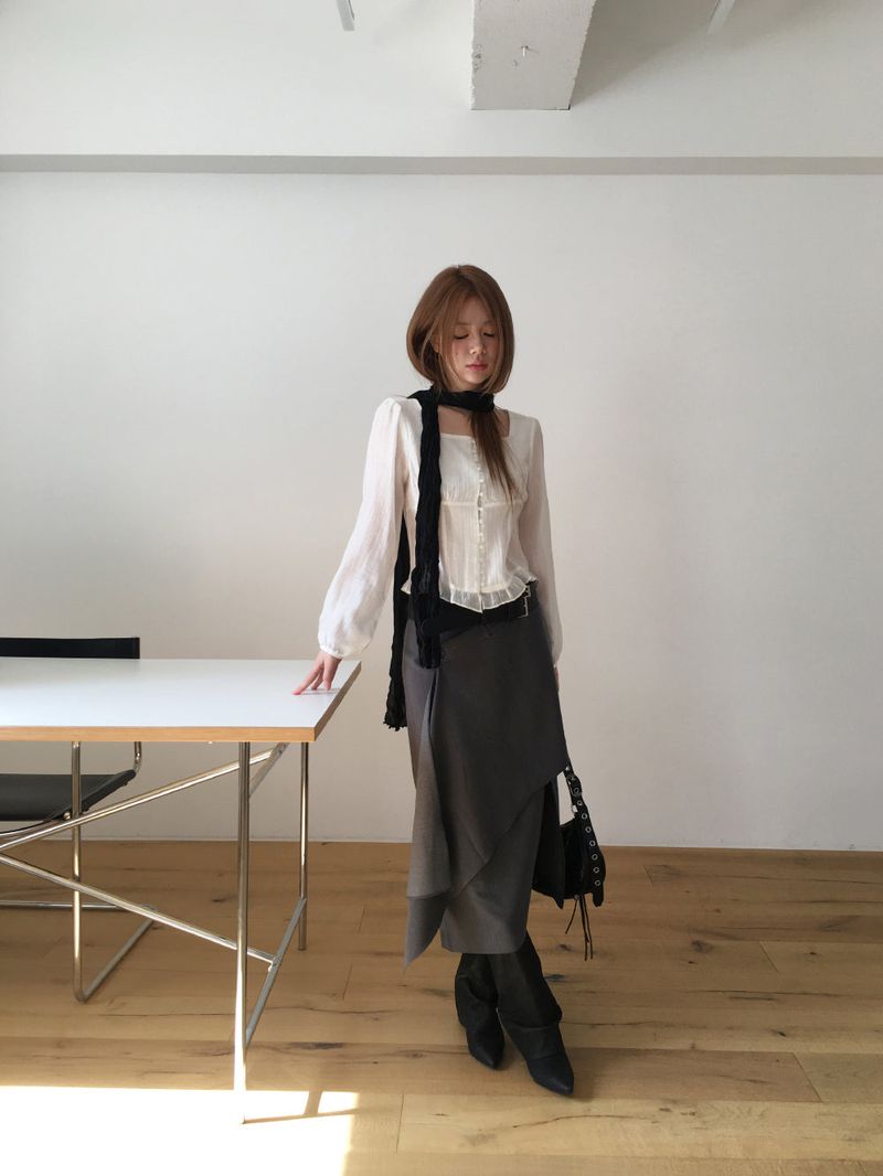 スリーボタンドレープスカート