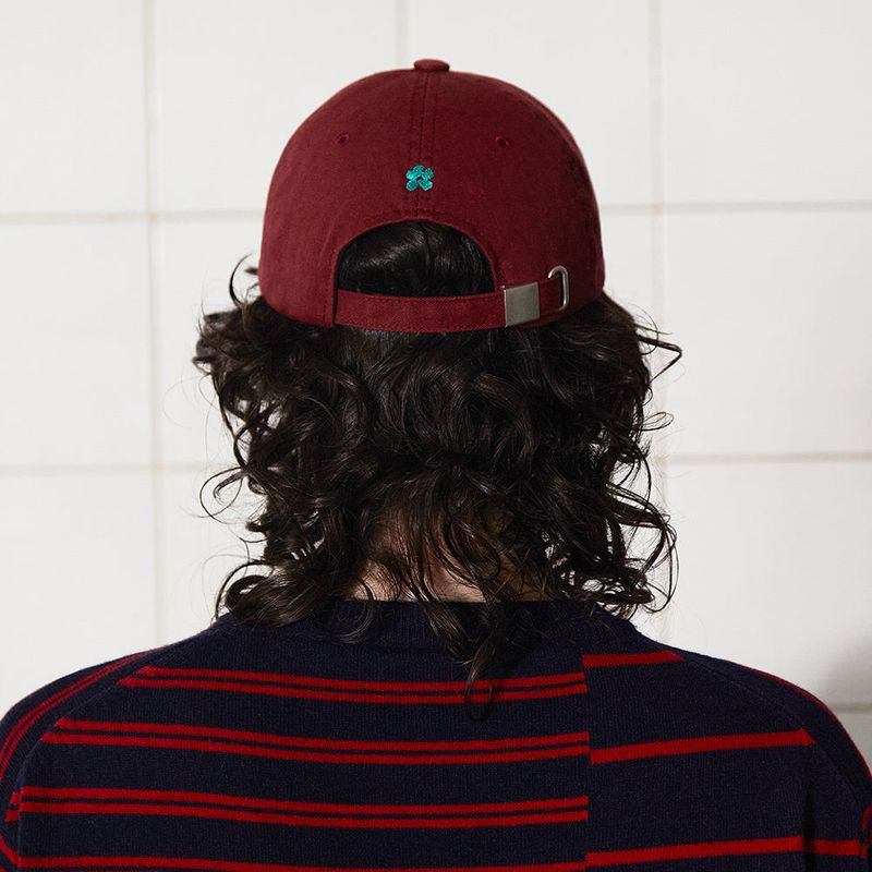 UNALLOYED ROOM CAP / BURGUNDY