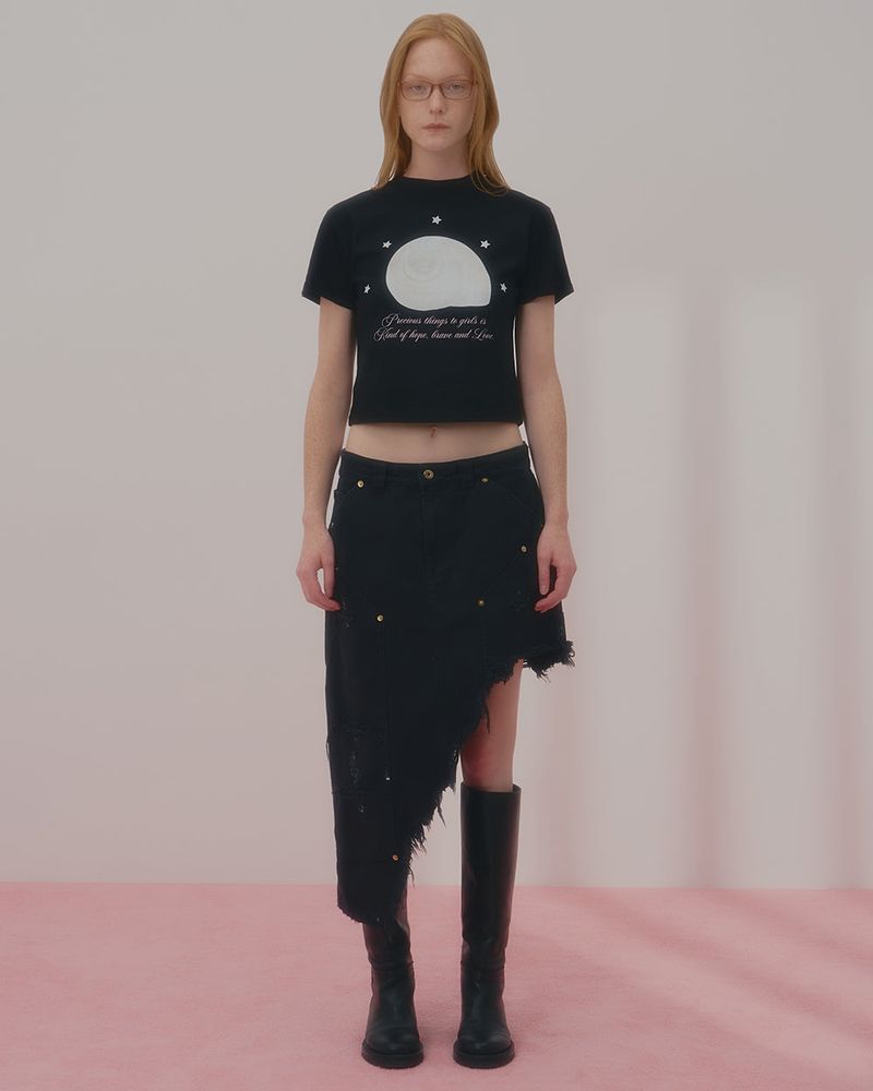 CHARMING SHELL CROP TSHIRT-BLACK