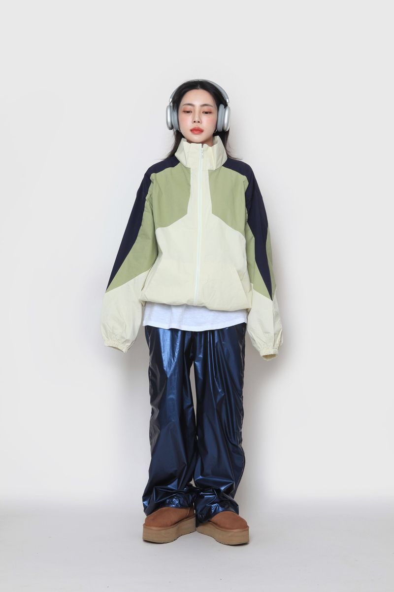 triple-colored zip-up