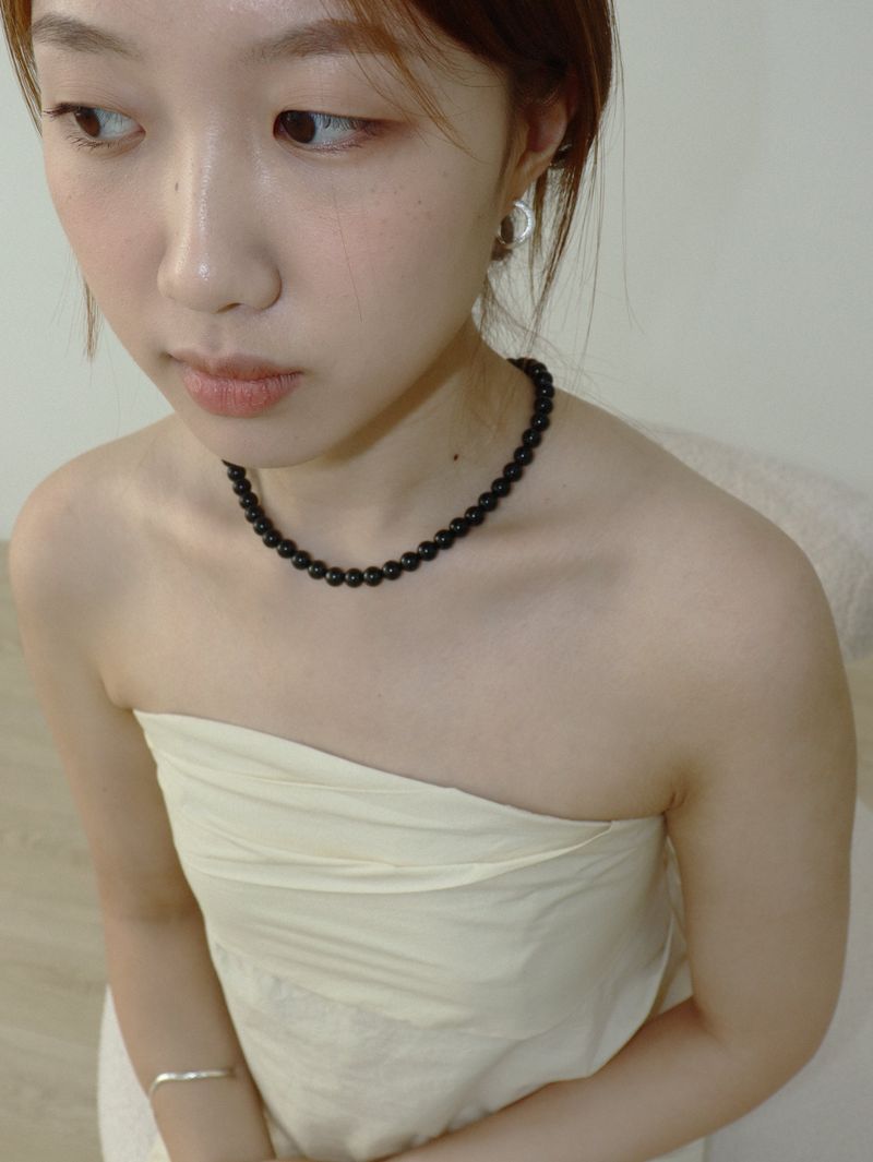 ONYX BALL NECKLACE