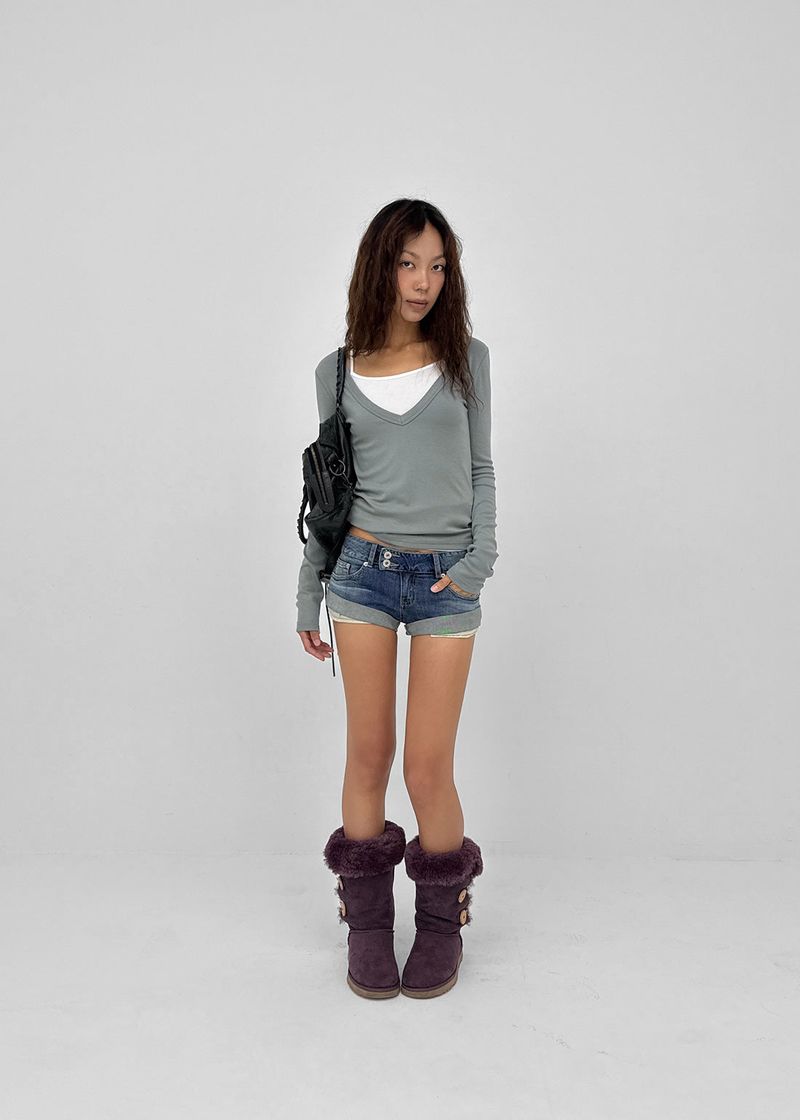 [MADE] Rosa Deep V-Neck Long Sleeve Tee