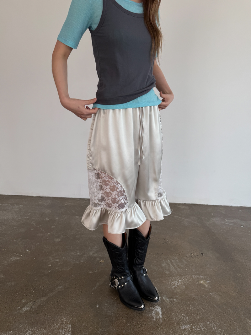 silky frill bermuda pants