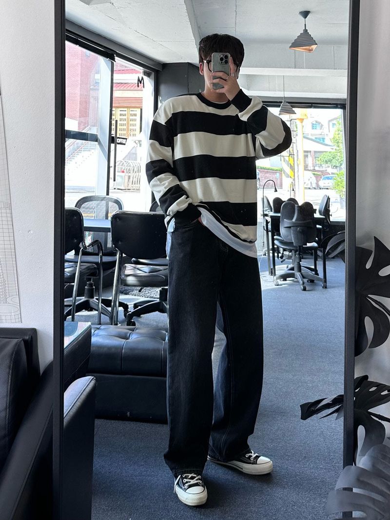 Mentor Patch Dangara Loose Fit Sweatshirt
