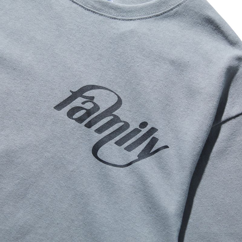 family signature tee