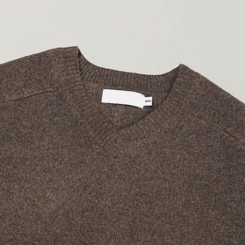 Settle line v-neck knitwear