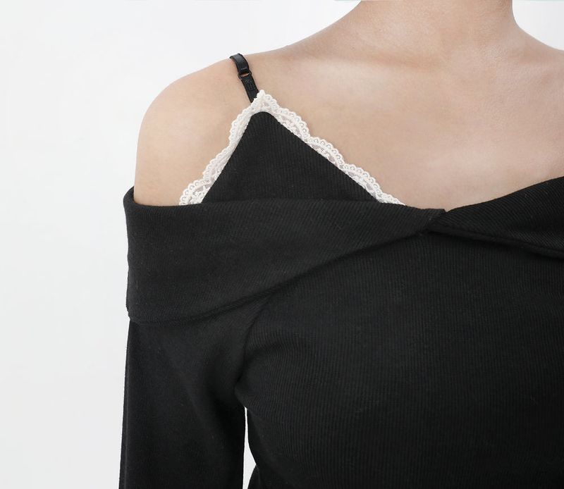 Lace Offshoulder Slim T-shirt