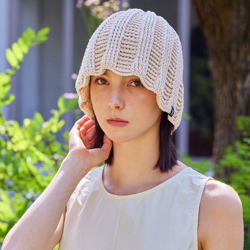 VA Label Crochet Wave Bucket Hat / Beige