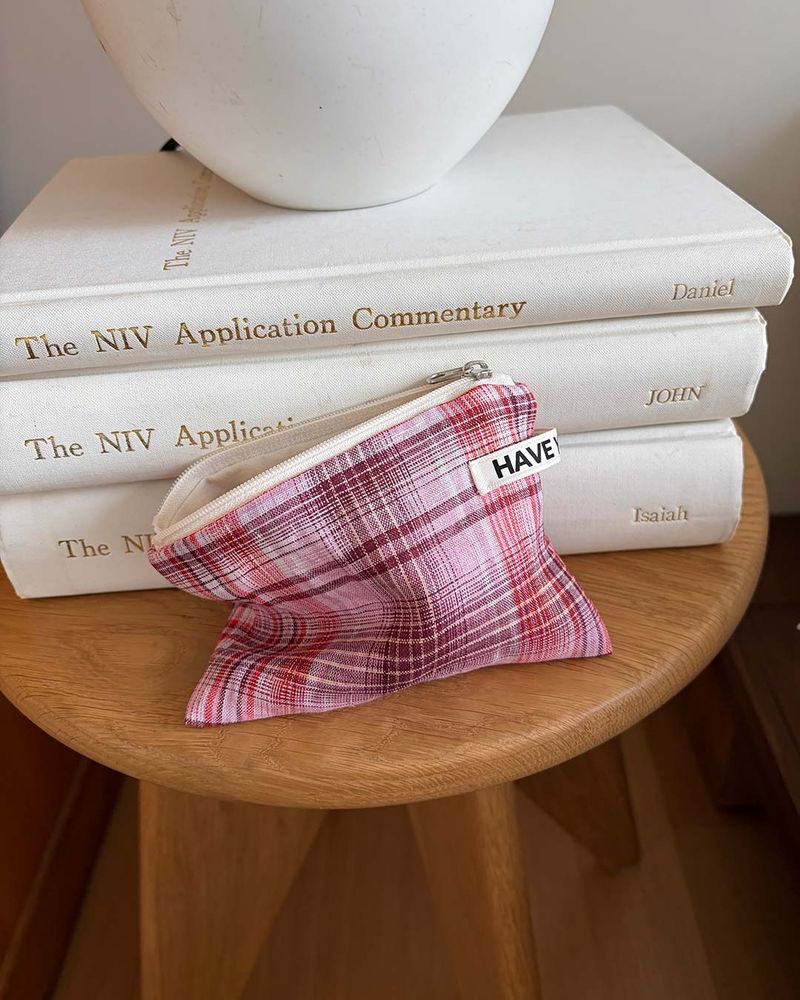 Linen tatan check flat pouch - pink , M size