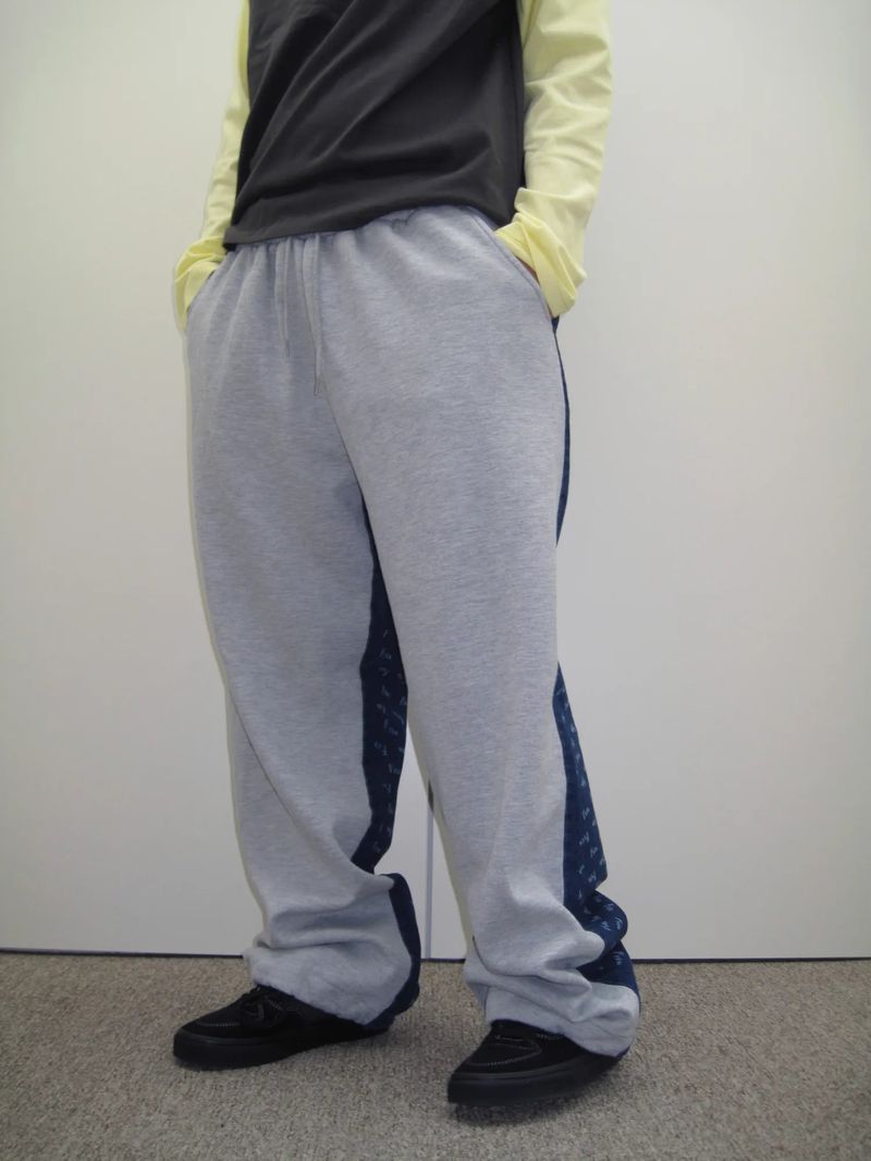 Denim Contrast Lettering Sweatpants (2 Colors)