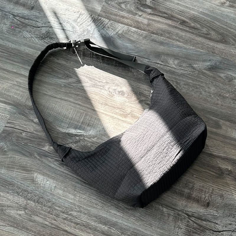 FADE MEET（フェードミート）の「Pleat Crossbody Bag（Bags）」