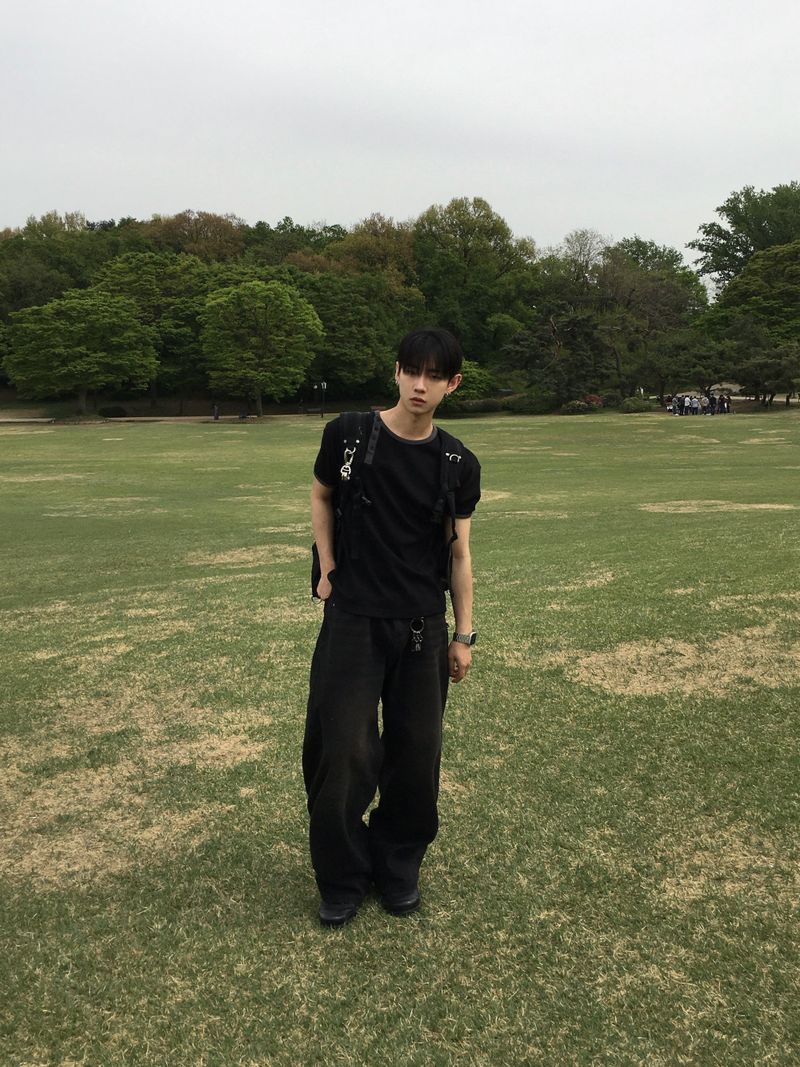 シエルブラックチンウォッシュ加工デニムパンツ