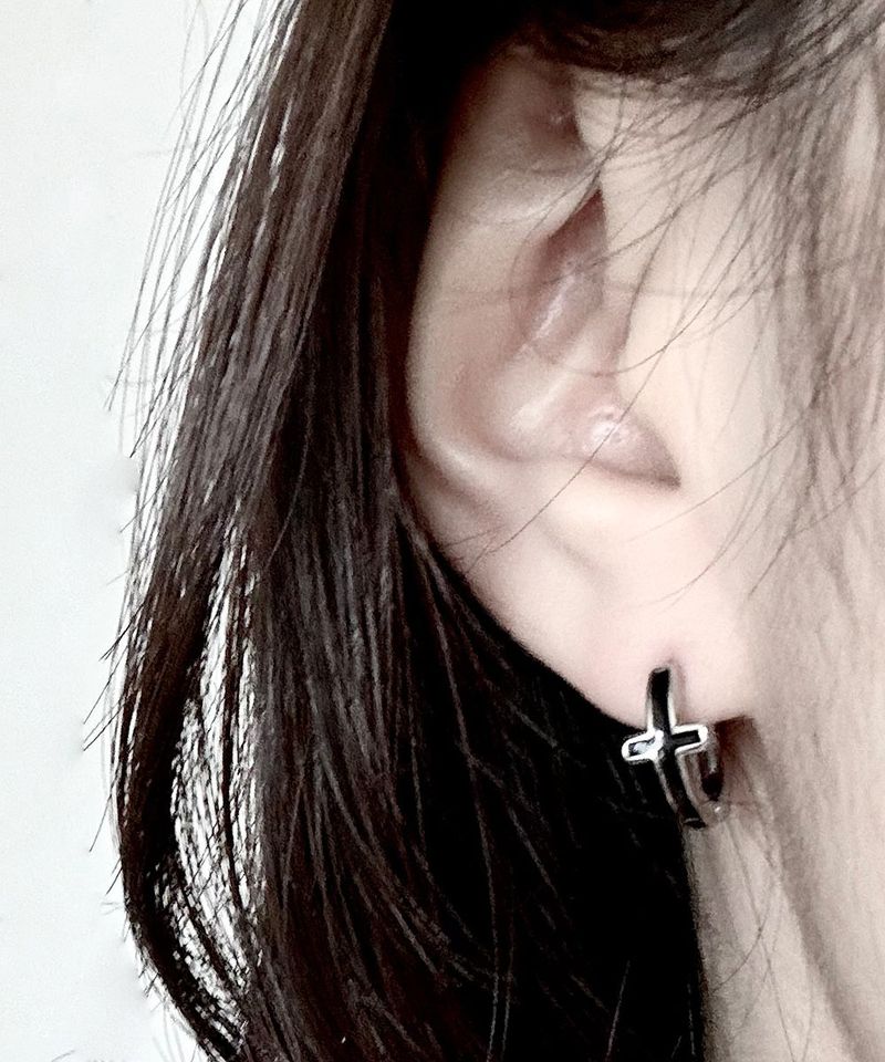 BLACK CROSS One-touch Piercing 2pcs
