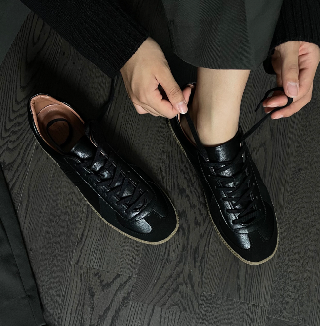 COSYHARU（コシハル）の「ブラック & モカシンプルスニーカー（シューズ）」